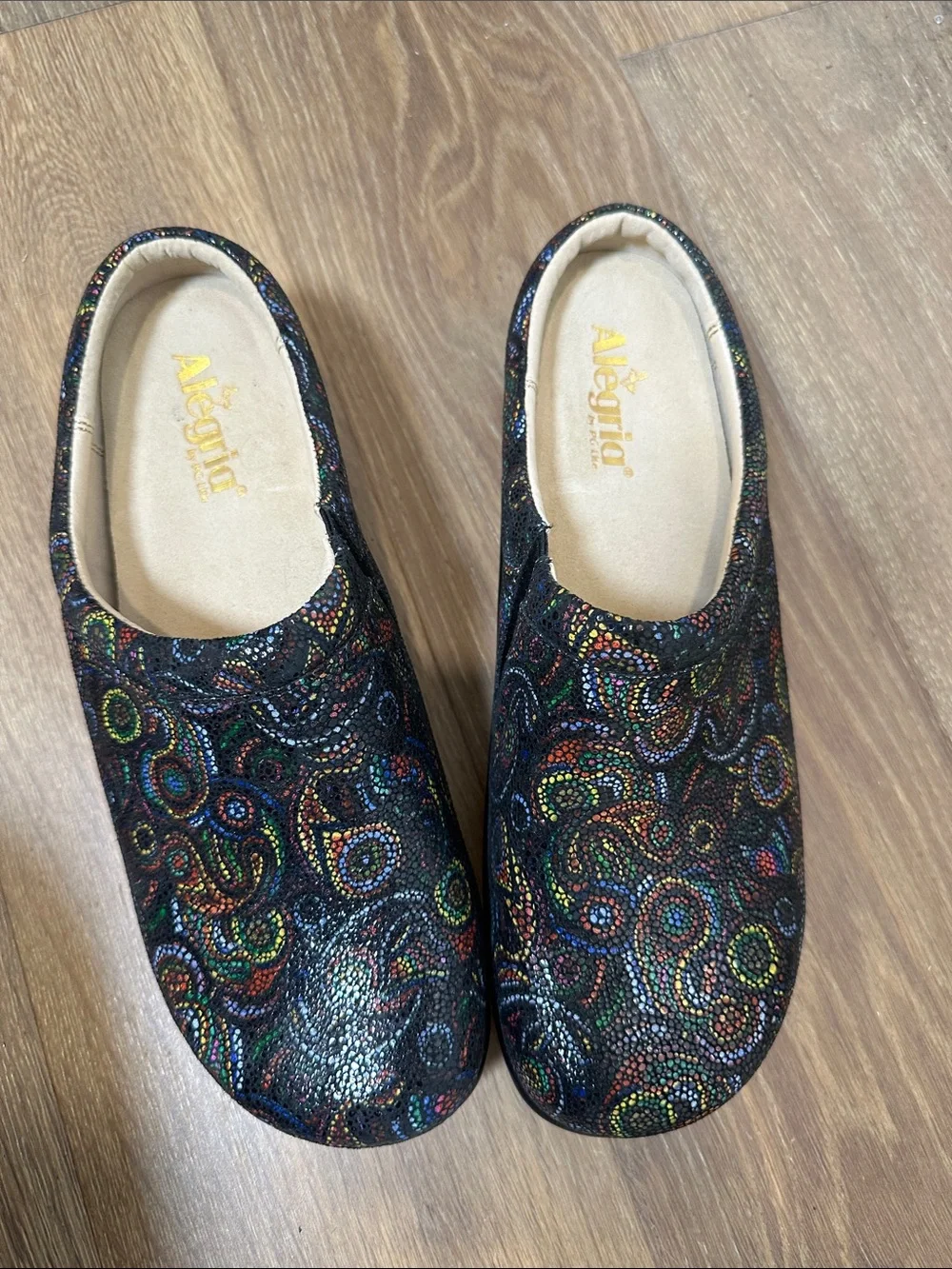 Alegria Black Multicolor Swirl Slip-On Clog (18)